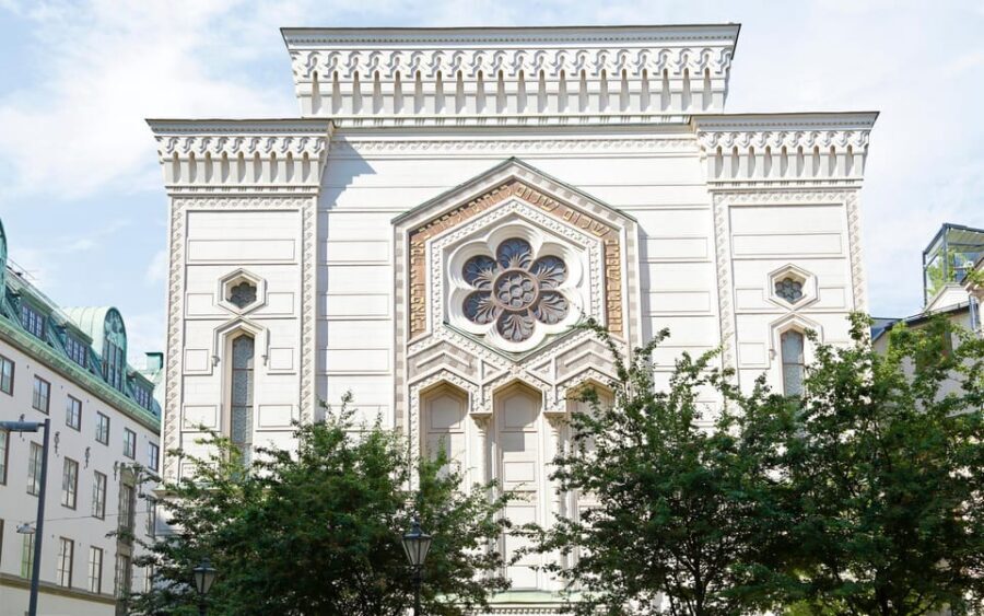 Jewish Gamla Stan and Jewish Museum Stockholm Private Tour - Passing the Royal Palace and learning about Jewish Nobel laureates