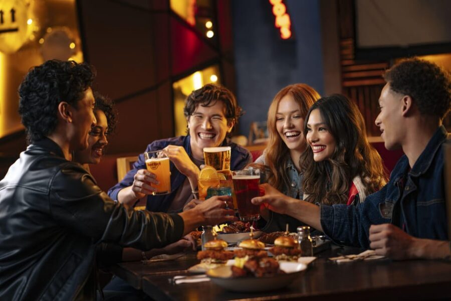 Stockholm: Hard Rock Cafe Stockholm Lunch or Dinner - A Rock ’n’ Roll Break in Central Stockholm