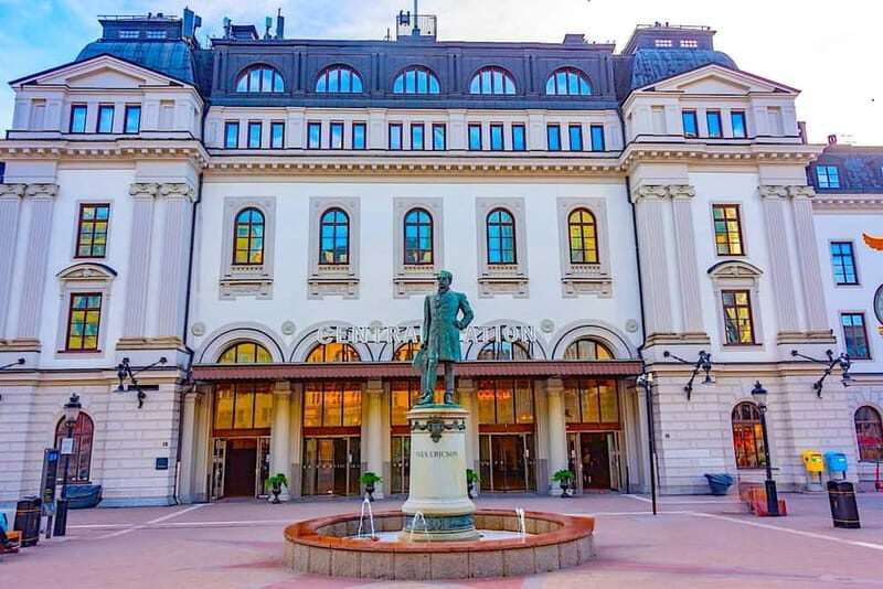 Stockholm: Modern City Walking Tour with Local Guide - Meeting at Stockholm Centralstation: find NORDIC FREEDOM TOURS fast