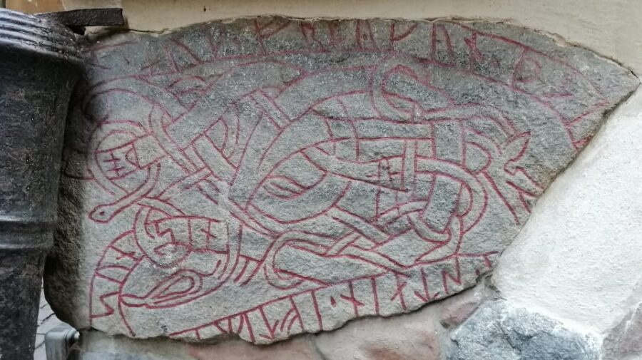 Stockholm: Old Town Walking Tour and the Vasa Museum - Gamla Stan Walk: Cobblestones, a Rune Stone from 1050, and Old-School Details