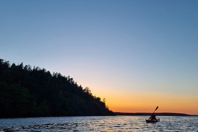 Sunset kayak tour with fika on Stockholms lakeside - Who should book this sunset kayak and fika tour